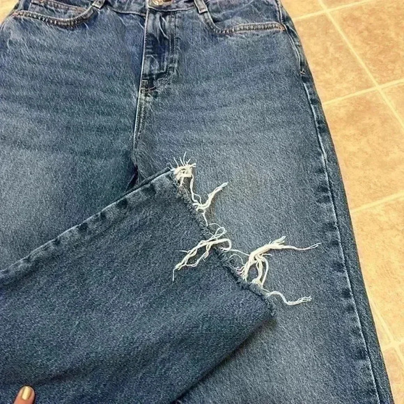 Zara - Picture 2 of 4